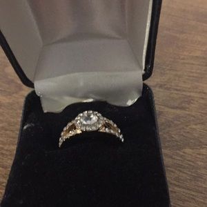 Ring NEW costume jewelry size 5*